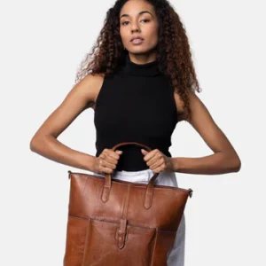 Layla - Walnut