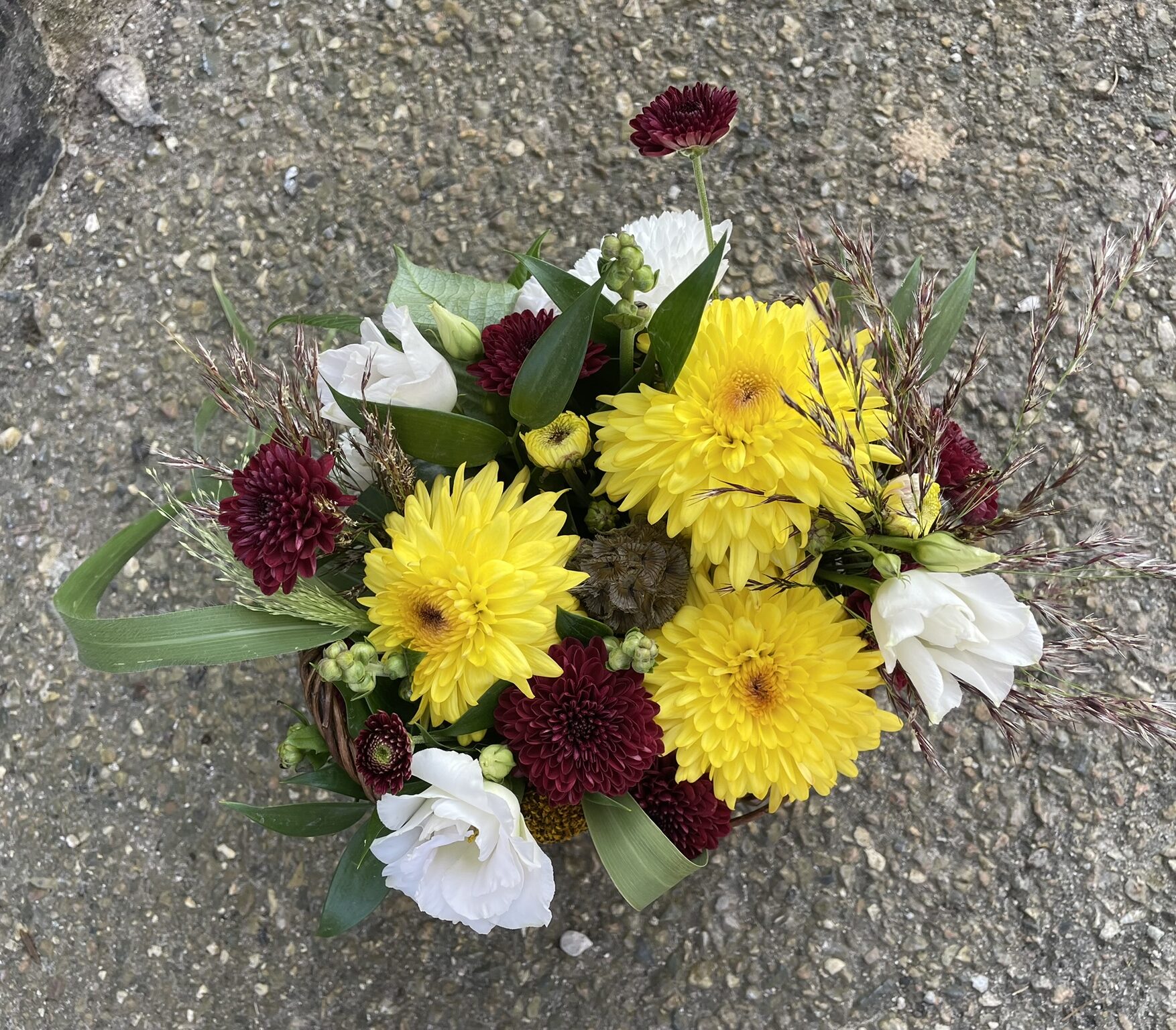 Lille hyggelig blomsterkurv